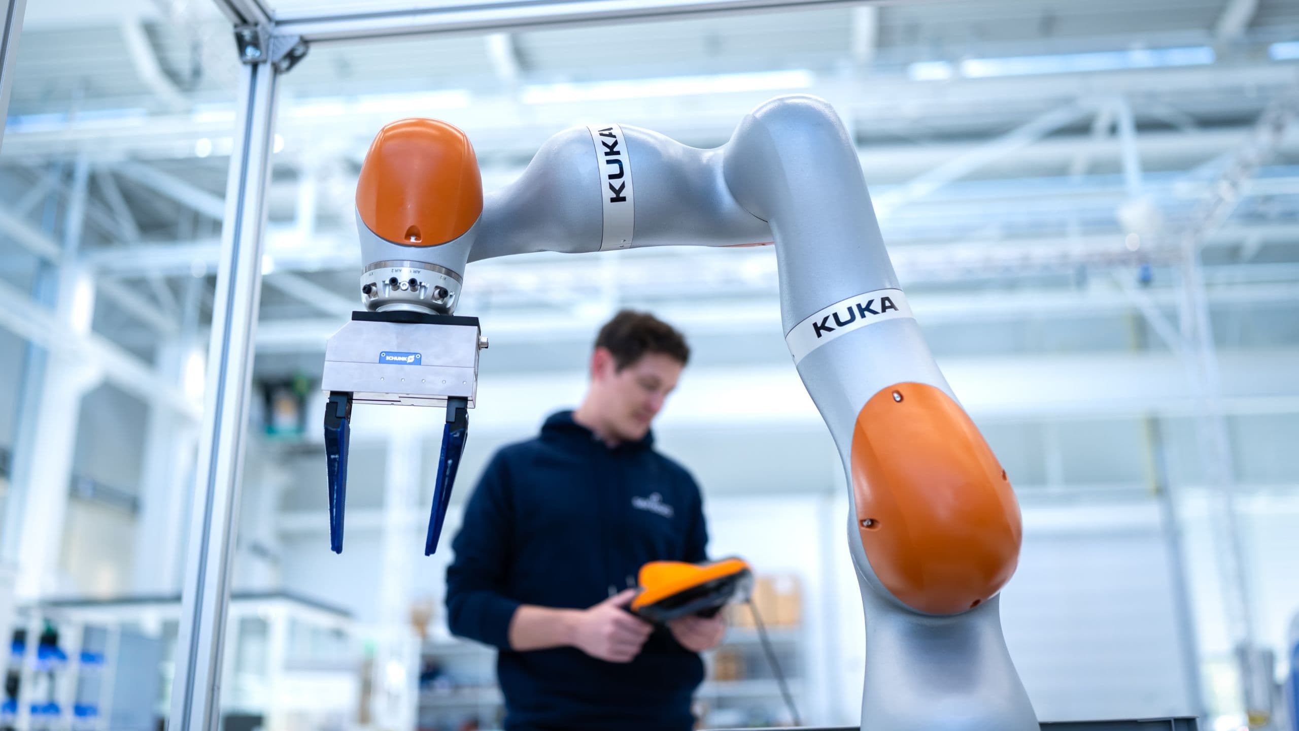 Industrial robot vs. Cobot