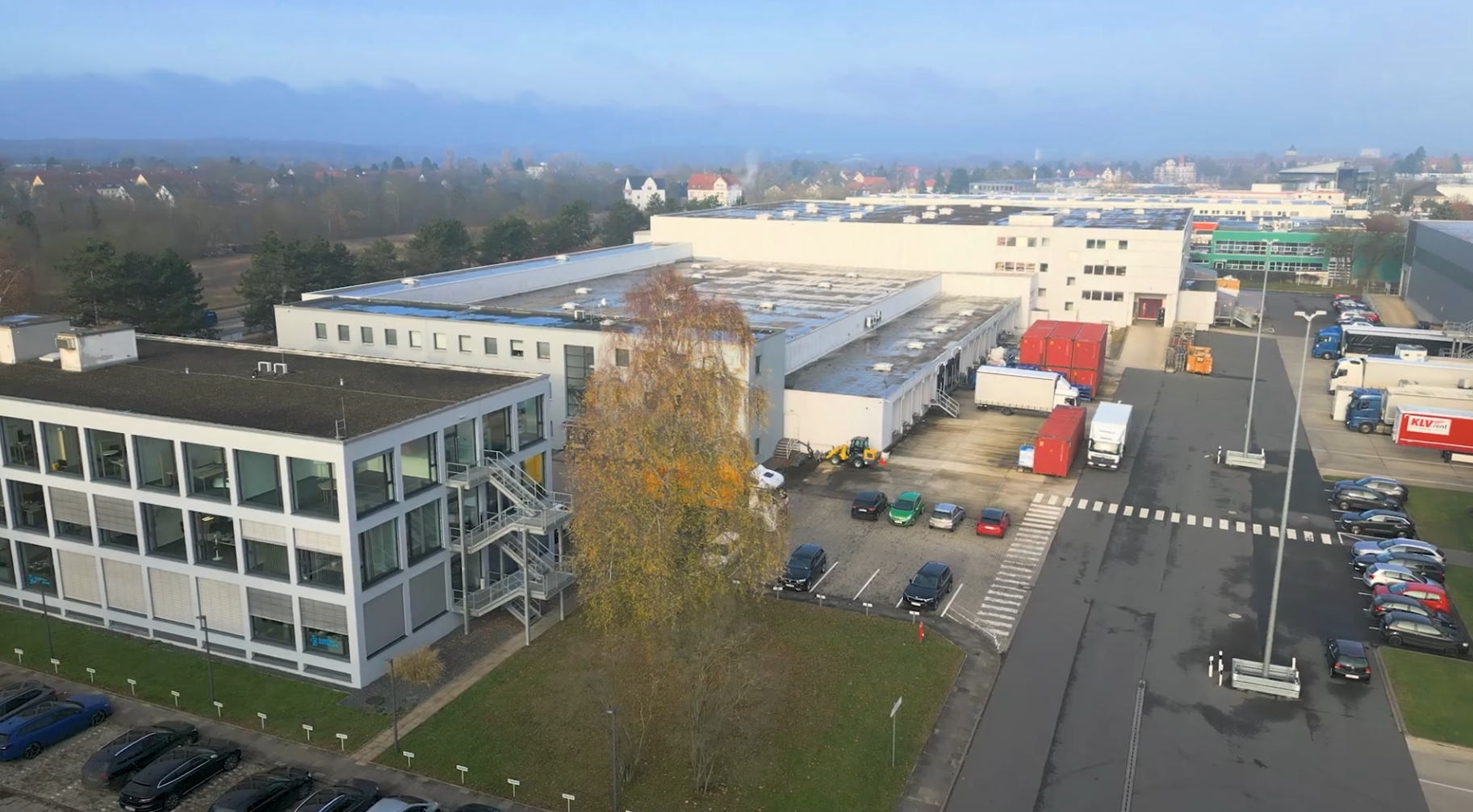 7 Side-by-Side Robot Stations for Scalable Picking